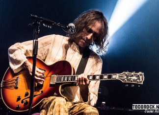 La gira "Nadie se baña dos veces sobre el mismo río" de Robe inundó el Wizink Center de Madrid de rock en estado puro