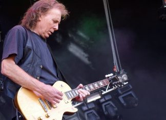 El mundo del rock rinde tributo al ex-guitarrista de MOTORHEAD "Fast" Eddie Clarke