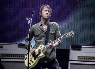 El guitarrista de Foo Fighters Chris Shiflett venderá 20 guitarras en los próximos días