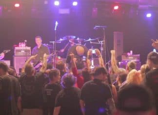 Phil Anselmo le dedicó el tema de Pantera Slaughtered a Vinnie Paul en directo
