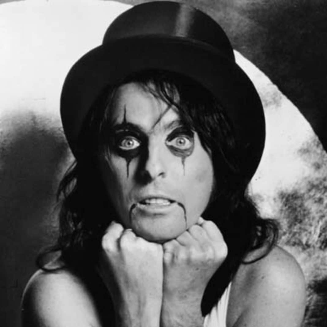 Alice Cooper y el incidente de la gallina ¿leyenda o realidad?