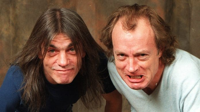 Malcom Young & Angus Young Rumores apuntan que la guitarra de Malcom Young podría sonar en el próximo disco de AC/DC