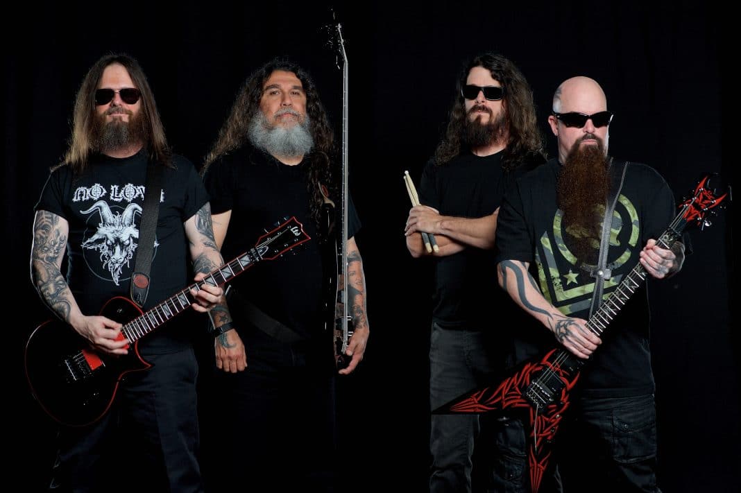 Mira este video de Slayer tocando Hell Awaits en California