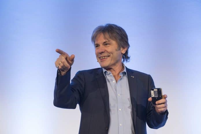 Bruce Dickinson durante una conferencia