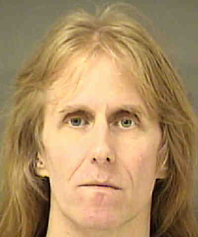 Karl Logan de Manowar fue arrestado por posesión de pornografía infantil Karl Logan de Manowar fue arrestado por posesión de pornografía infantil