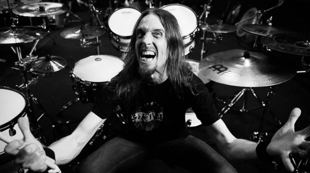 Mira a DIRK VERBEUREN de MEGADETH tocar la batería en este video