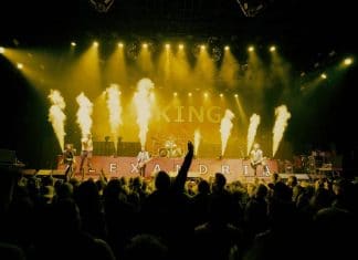 ASKING ALEXANDRIA publican el video en directo de "Alone In A Room"
