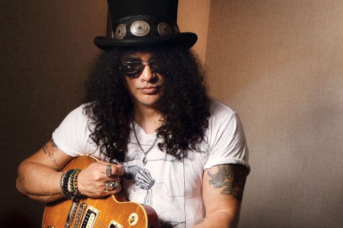 SLASH: "CHER me ayudó a dejar de fumar". Slash-sombrero-copa-696x464