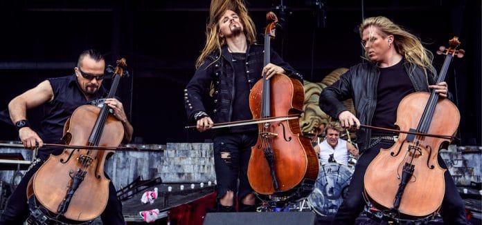 Apocalyptica en directo. Foto: skullsnbones.com APOCALYPTICA toca