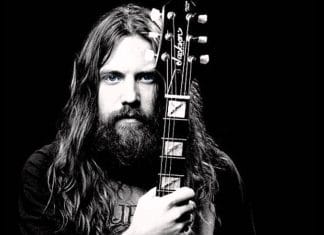 El guitarrista de LAMB OF GOD publicará un disco en solitario en 2019. Escucha el primer adelanto