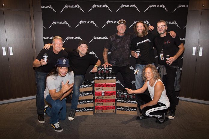 Metallica y Arrogant Consortia METALLICA: LARS ULRICH y ROBERT TRUJILLO celebran el lanzamiento de la cerveza