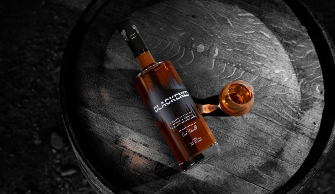 METALLICA sobre su whiskey: "No queríamos simplemente plasmar el logo del grupo en algo" METALLICA sobre su whiskey: "No queríamos simplemente plasmar el logo del grupo en algo"