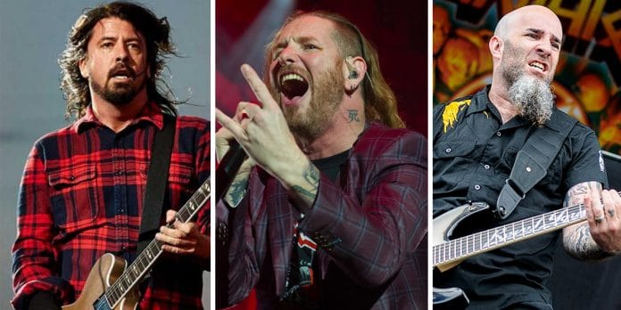 Dave Grohl (Foo Fighters), Corey Taylor (Slipknot) y Scott Ian (Anthrax). Foto Corey: Getty, Katja Ogrin/Redferns. DAVE GROHL, COREY TAYLOR y SCOTT IAN tocan juntos en el tributo a DIMEBAG de PANTERA (Video)