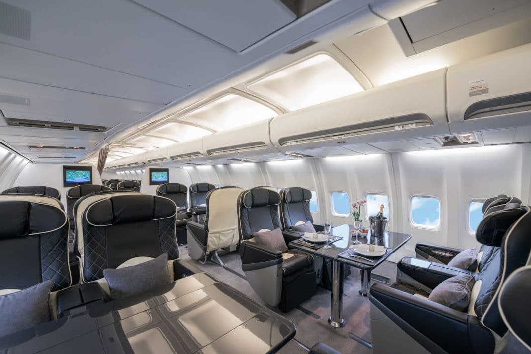 Así es por dentro el increíble avión de GUNS N' ROSES (Fotos)