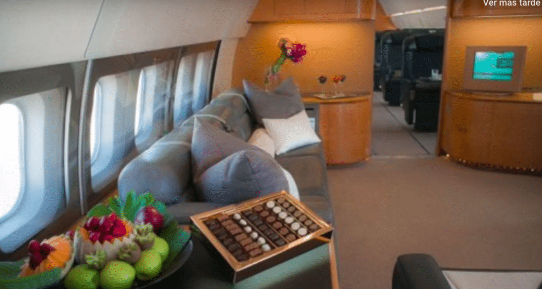 Así es por dentro el increíble avión de GUNS N' ROSES (Fotos)