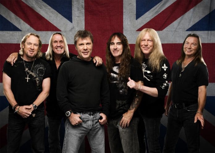 Iron Maiden IRON MAIDEN y los increíbles objetos que ha esquivado en el escenario