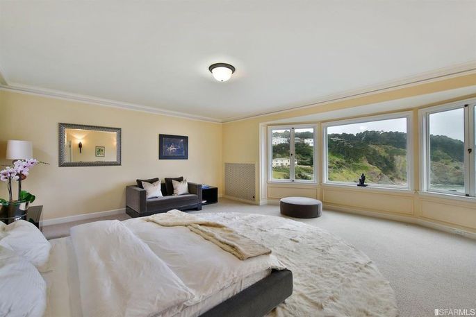 Así es el casoplón que KIRK HAMMETT de METALLICA vende por más de 10 millones de euros (Fotos)