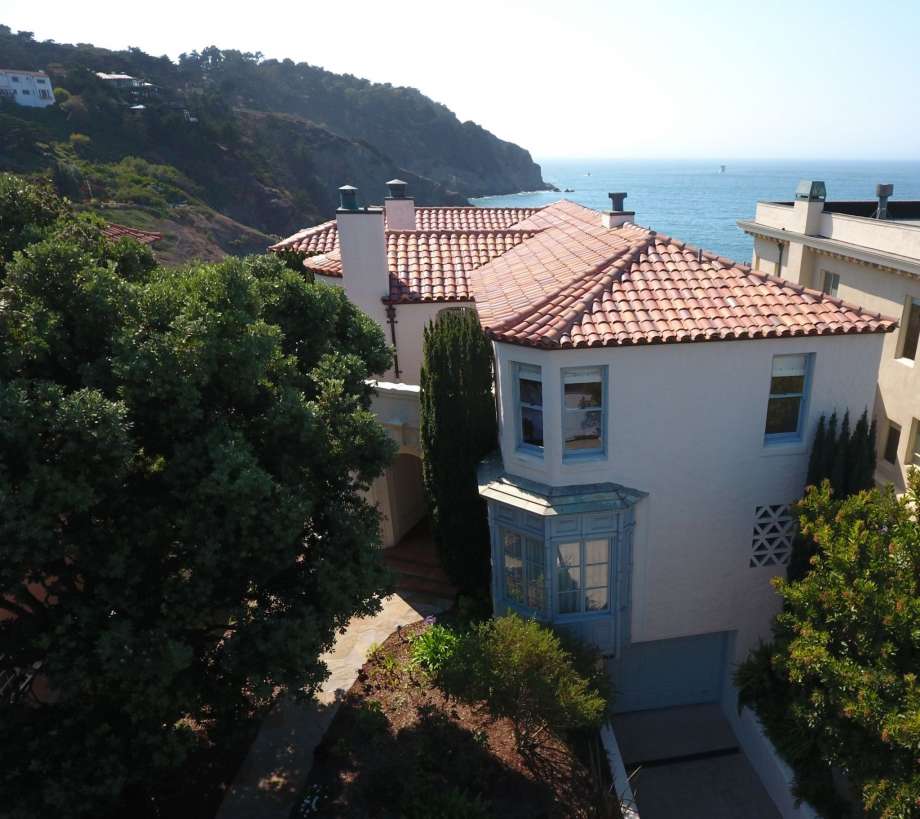 Así es el casoplón que KIRK HAMMETT de METALLICA vende por más de 10 millones de euros (Fotos) Casa de Kirk Hammet. Foto: Realtor.com