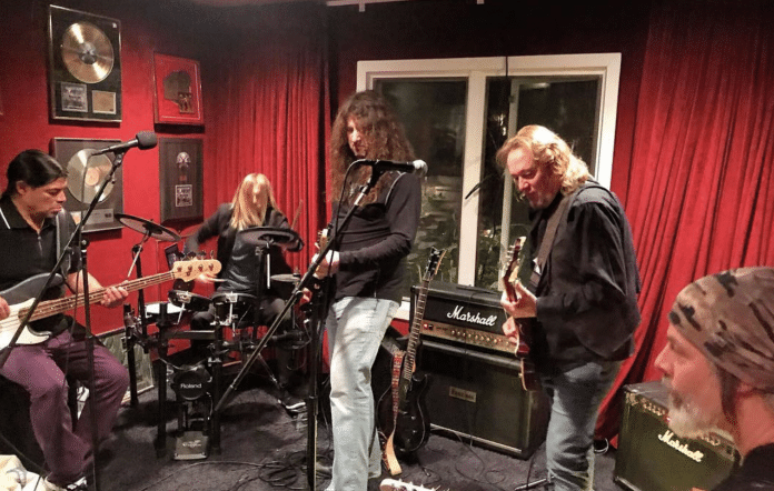 Metallica, Iron Maiden, Foo Fighters, Mr. Big y Alcatrazz en una jam session. Foto: Instagram Howie Simon Miembros de IRON MAIDEN, METALLICA y FOO FIGHTERS tocan juntos en una jam session (Video)