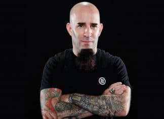 SCOTT IAN de ANTHRAX sobre MALCOM YOUNG de AC/DC: "Es el mejor guitarrista de todos los tiempos"