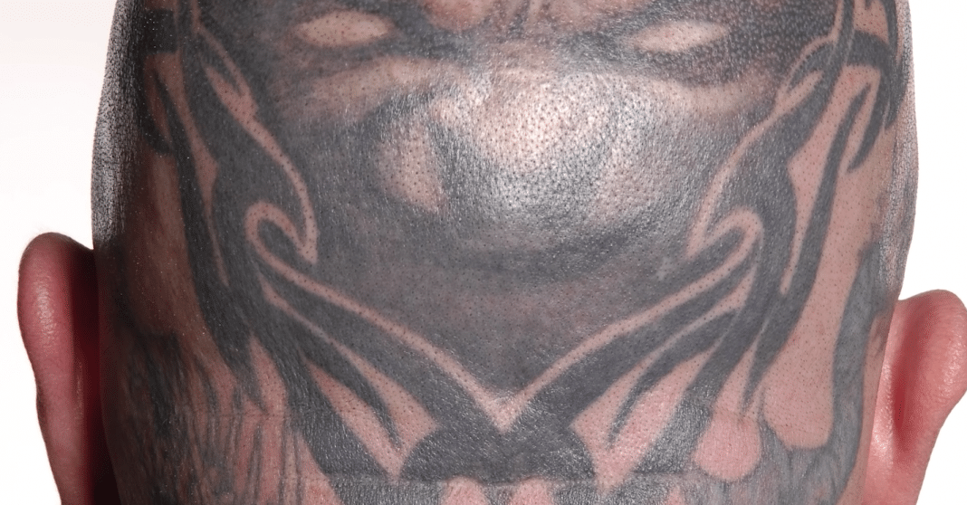 SLAYER: La historia detrás del tatuaje en la nuca de Kerry King SLAYER: La historia detrás del tatuaje en la nuca de Kerry King