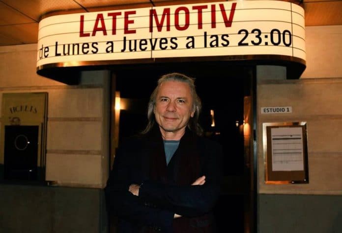 Bruce Dickinson durante su visita a BRUCE DICKINSON de IRON MAIDEN:
