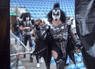 Esto es lo que ve la crew de KISS desde del escenario (Video)