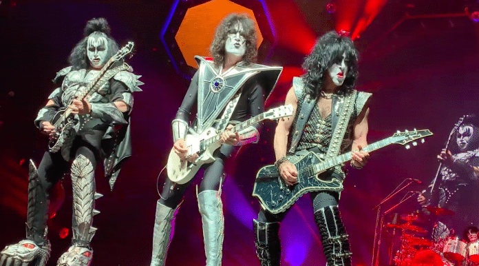 KISS durante su actuación en Portland Arranca la gira de KISS