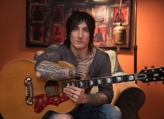 RICHARD FORTUS de GUNS N' ROSES a las nuevas bandas: "Tienes que trabajar más duro"