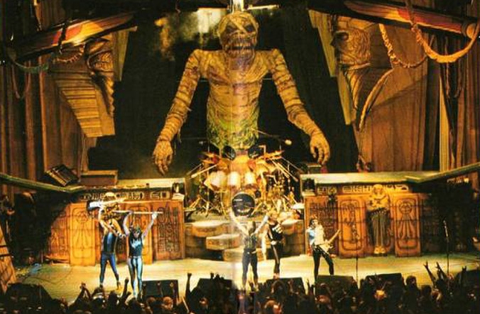 IRON MAIDEN: Todos los escenarios de sus giras mundiales (Fotos) IRON MAIDEN: Todos los escenarios de sus giras mundiales (Fotos)
