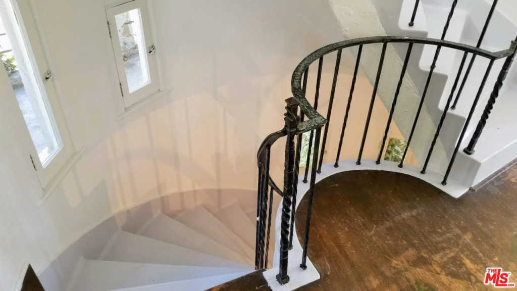 MARILYN MANSON vende su casa de Hollywood por 2 millones de dólares (Fotos) MARILYN MANSON vende su casa de Hollywood por 2 millones de dólares (Fotos)