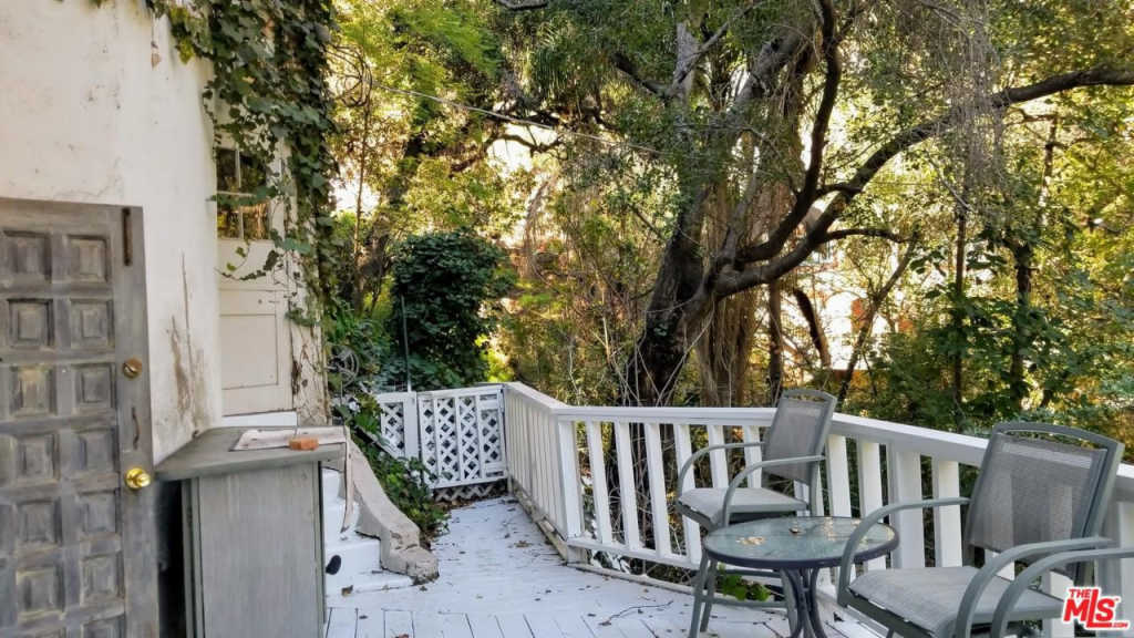 MARILYN MANSON vende su casa de Hollywood por 2 millones de dólares (Fotos)