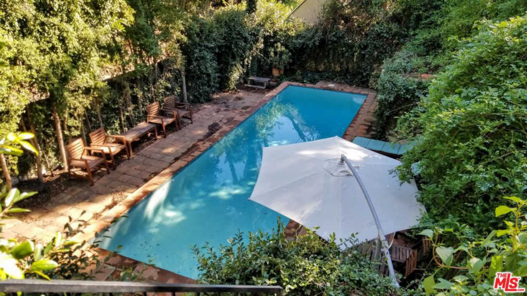 MARILYN MANSON vende su casa de Hollywood por 2 millones de dólares (Fotos) MARILYN MANSON vende su casa de Hollywood por 2 millones de dólares (Fotos)