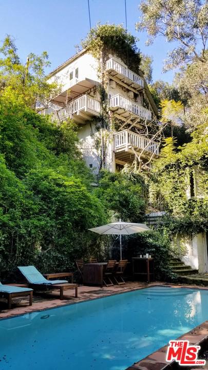 MARILYN MANSON vende su casa de Hollywood por 2 millones de dólares (Fotos) MARILYN MANSON vende su casa de Hollywood por 2 millones de dólares (Fotos)
