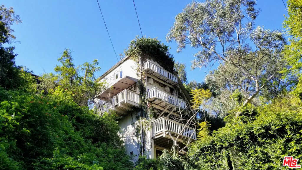 MARILYN MANSON vende su casa de Hollywood por 2 millones de dólares (Fotos)