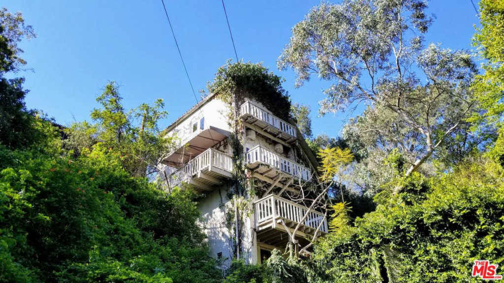 MARILYN MANSON vende su casa de Hollywood por 2 millones de dólares (Fotos) MARILYN MANSON vende su casa de Hollywood por 2 millones de dólares (Fotos)