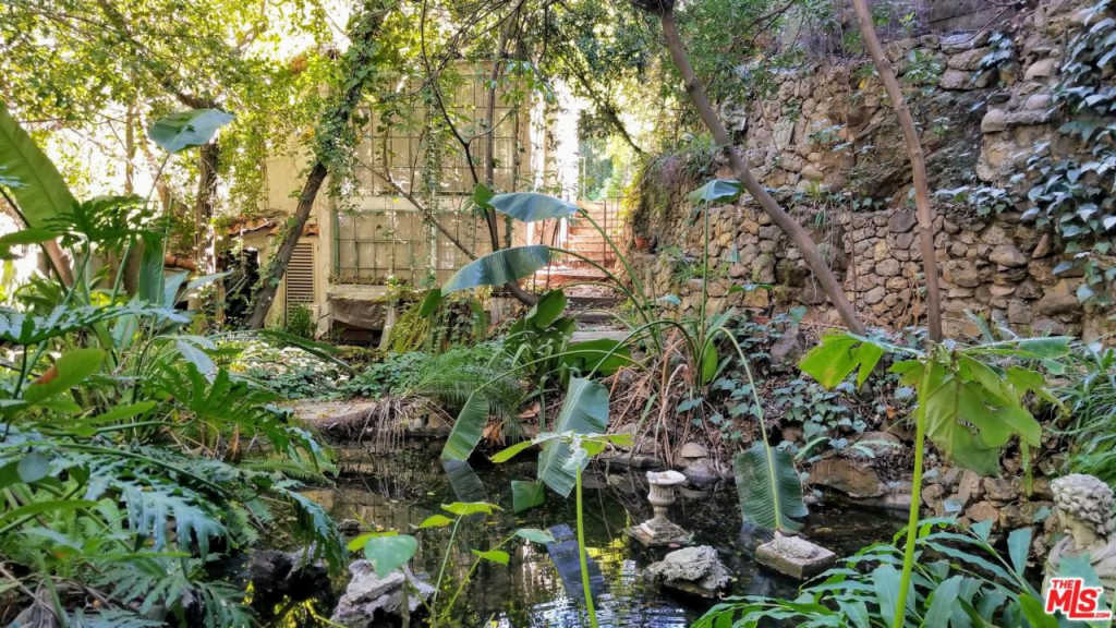 MARILYN MANSON vende su casa de Hollywood por 2 millones de dólares (Fotos) MARILYN MANSON vende su casa de Hollywood por 2 millones de dólares (Fotos)