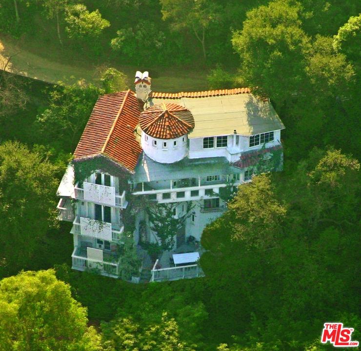MARILYN MANSON vende su casa de Hollywood por 2 millones de dólares (Fotos) MARILYN MANSON vende su casa de Hollywood por 2 millones de dólares (Fotos)