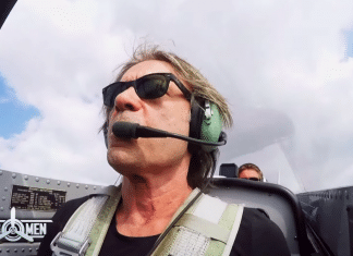 BRUCE DICKINSON de IRON MAIDEN pilota un caza de la Segunda Guerra Mundial (Video)