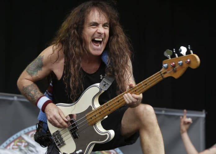 Steve Harris de Iron Maiden. Foto: Darren McVeigh, MetalPlanet Belfast. STEVE HARRIS está