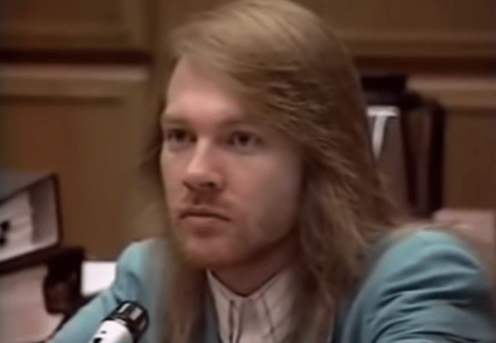 GUNS N' ROSES: Cuando AXL ROSE testificó en 1993 contra el batería original del grupo (Video). Axl-rose-1990-juicio-696x481