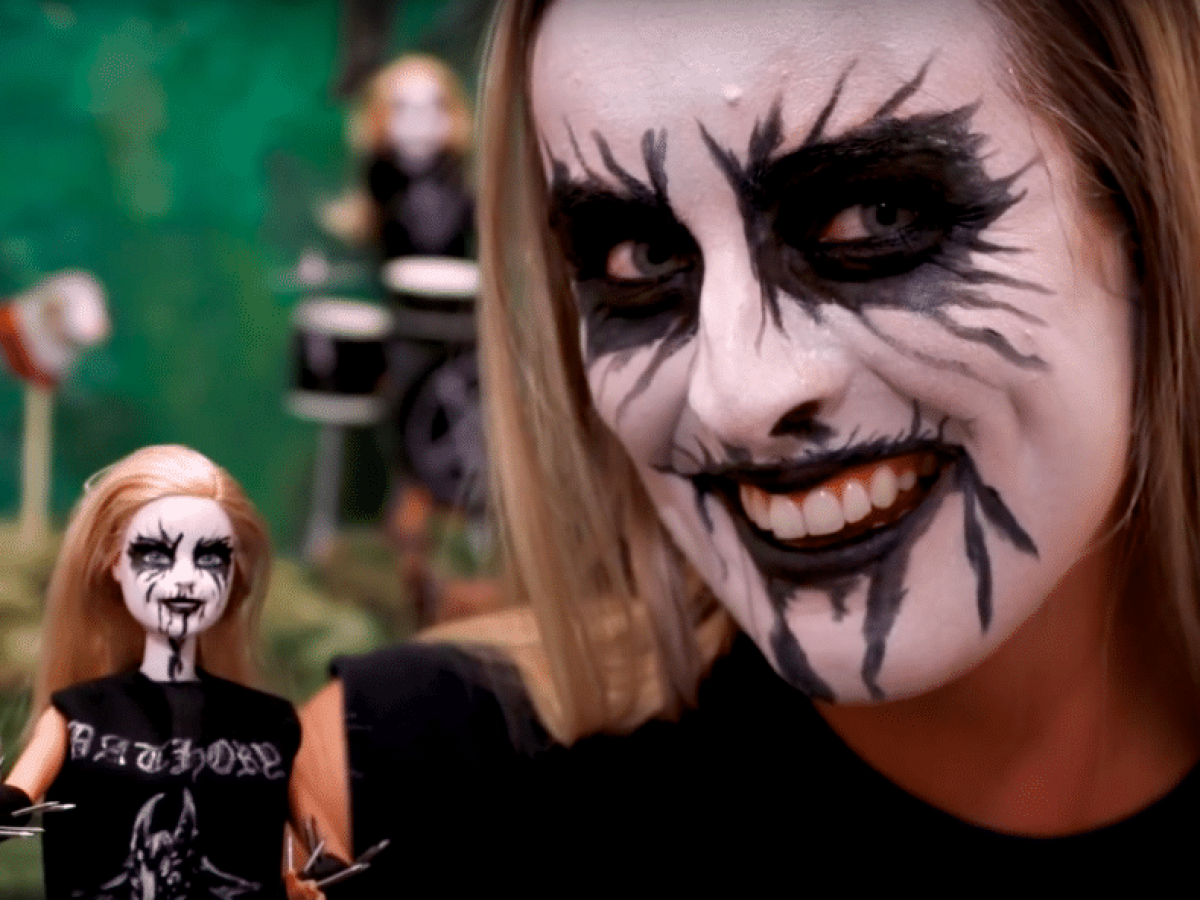 Barbie Se Ha Vuelto Metalera Y Ahora Es Black Metal Barbie Video Todorock Com