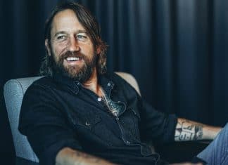 Guitarrista de FOO FIGHTERS carga contra DONALD TRUMP: "Es la vergüenza de nuestros tiempos"