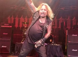 VINCE NEIL de MÖTLEY CRÜE se está "matando" a trabajar con entrenadores y nutricionistas