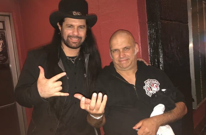 Neil Turbin y Blaze Bayley. Foto: themetalvoice.com Ex vocalistas de IRON MAIDEN y de ANTHRAX cantan juntos