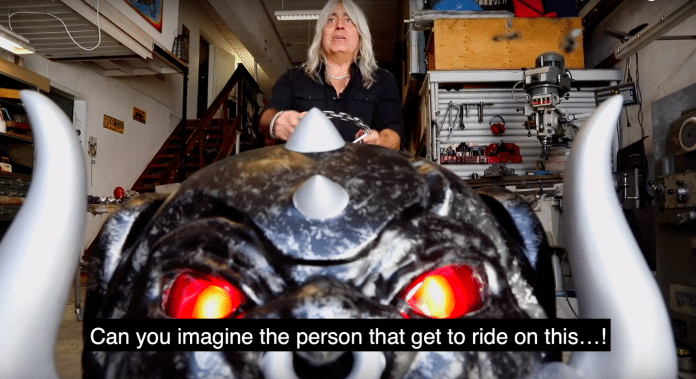 Cortacésped de Motörhead MOTÖRHEAD ha diseñado su propia... cortacésped! (Video)