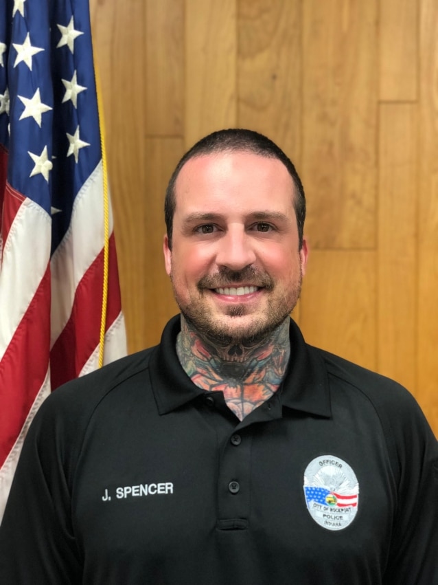 El ex batería de FIVE FINGER DEATH PUNCH es ahora oficial de policía El ex batería de FIVE FINGER DEATH PUNCH es ahora oficial de policía