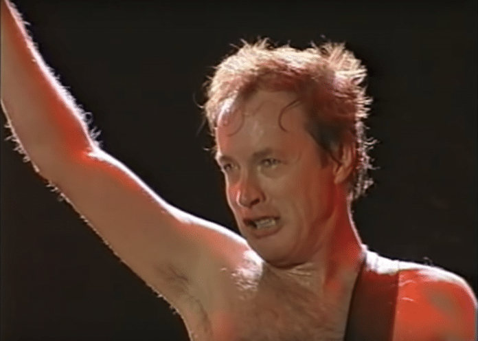 Angus Young en Toronto (2003)