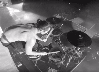 Así toca ARIC IMPROTA, el increíble batería de FEVER 333 (Video)
