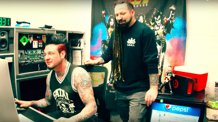 Five Finger Death Punch en el estudio FIVE FINGER DEATH PUNCH enseña nueva música en un video de estudio